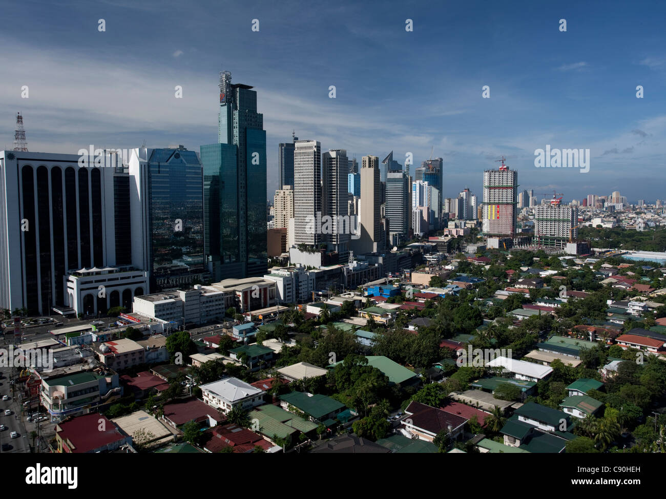 Una vista panoramica dello skyline di Makati Foto Stock