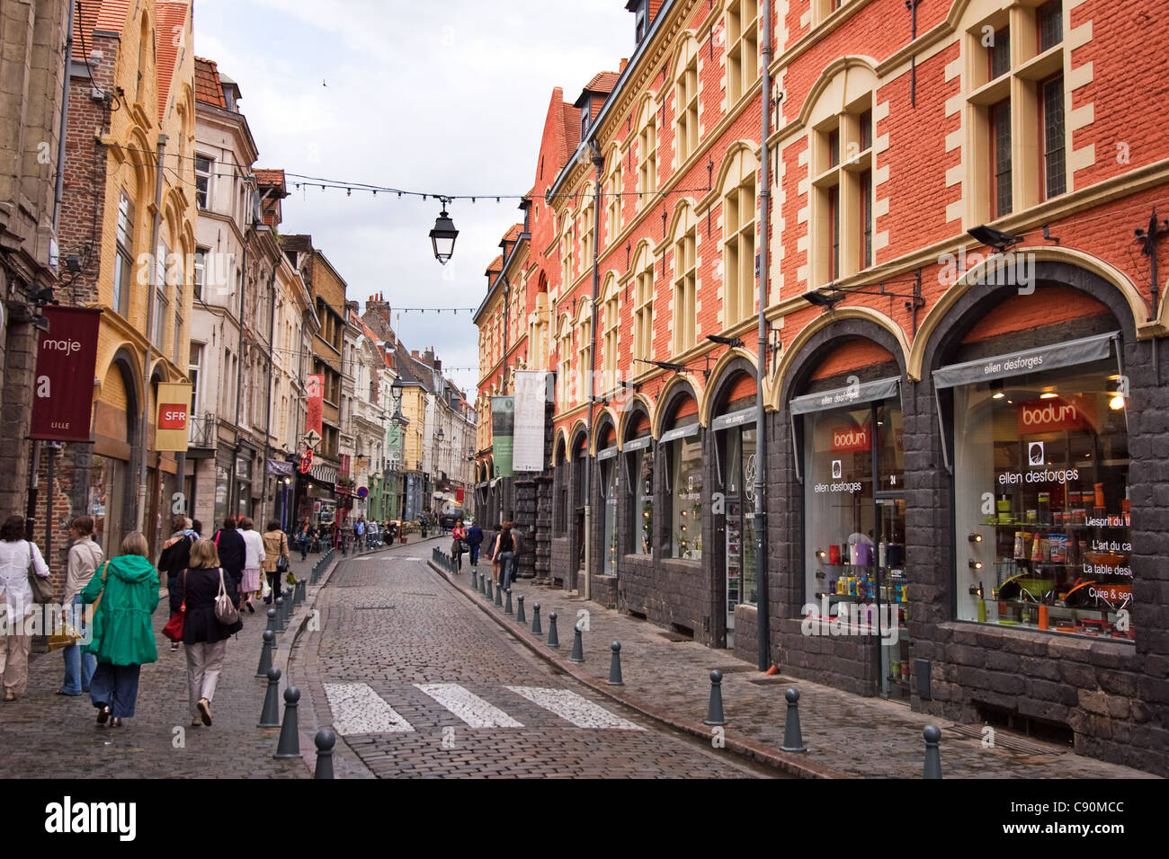 Rue de la Monnaie, Lille, Francia Foto stock - Alamy