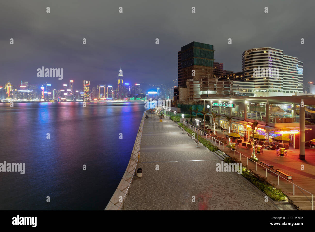 Tsim Sha Tsui Promenade di notte, Kowloon, Hong Kong, Cina Foto Stock