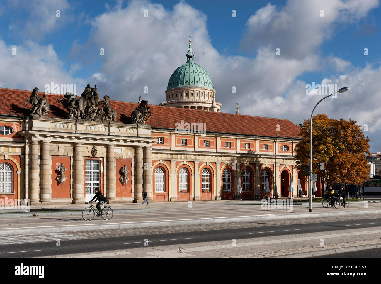 Ampiezza Street, maneggio, Film Museum, Chiesa di San Nicola, builder Georg Wenzeslaus von Knobelsdorff, Potsdam, Brandeburgo, Germania Foto Stock