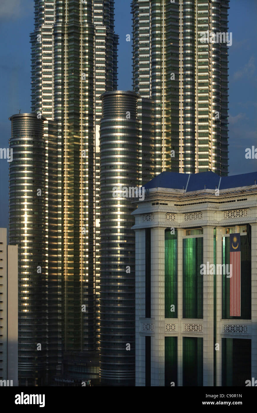 Petronas Towers con BSN, torre di Kuala Lumpur, Malesia, Asia Foto Stock