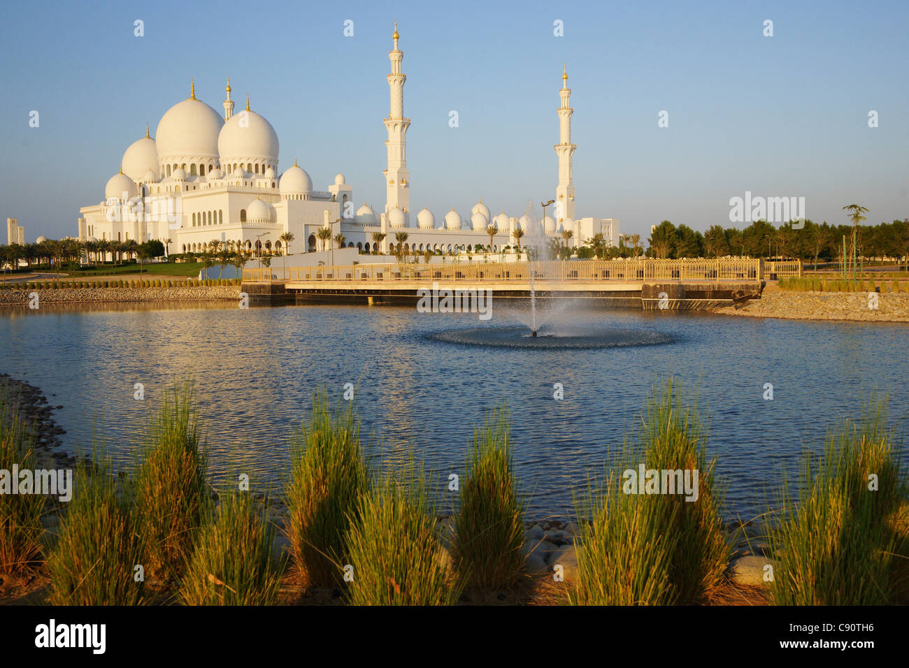 Sheikh Zayed Grande Moschea di Abu Dhabi, Emirati Arabi Uniti, Emirati arabi uniti Foto Stock