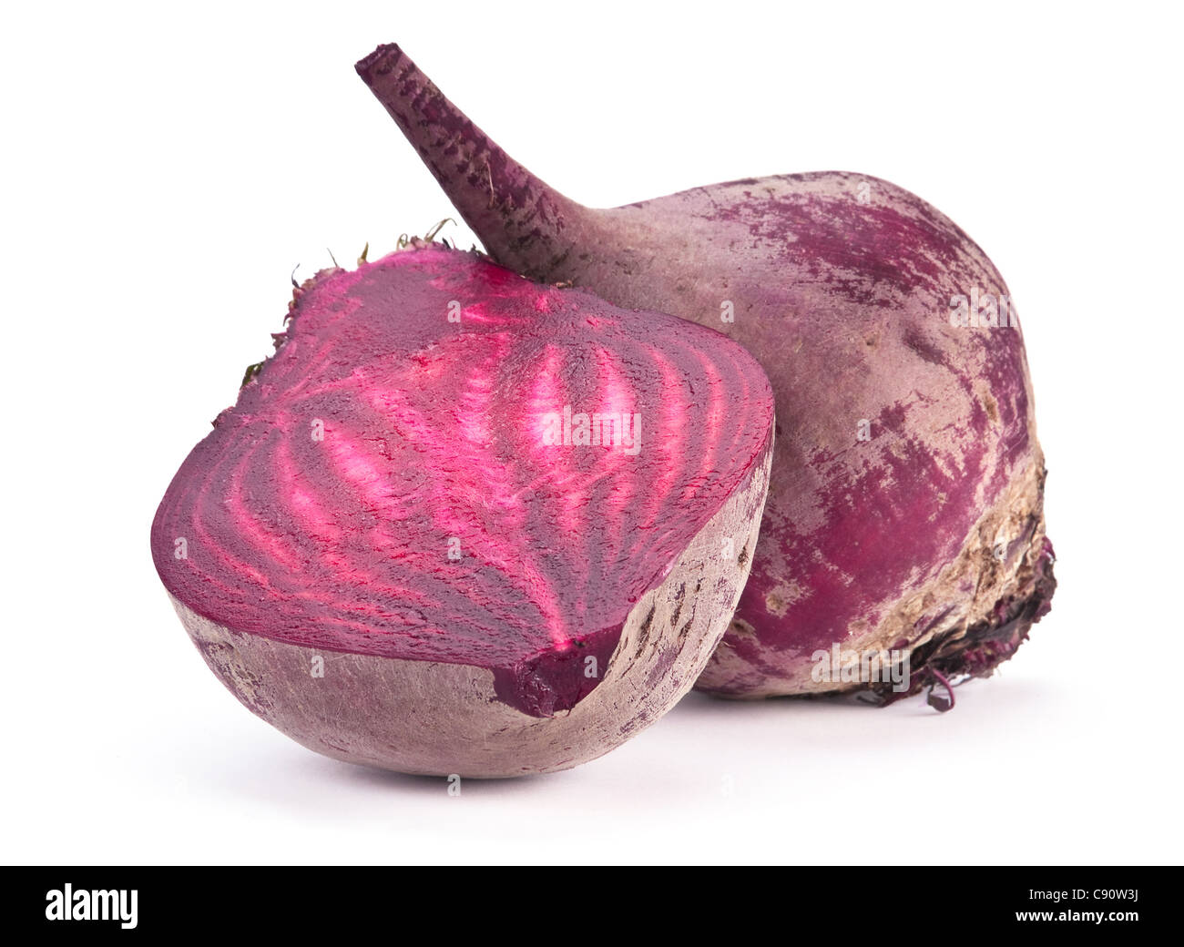 Mature barbabietole vegetali di radice isolato su bianco Foto Stock