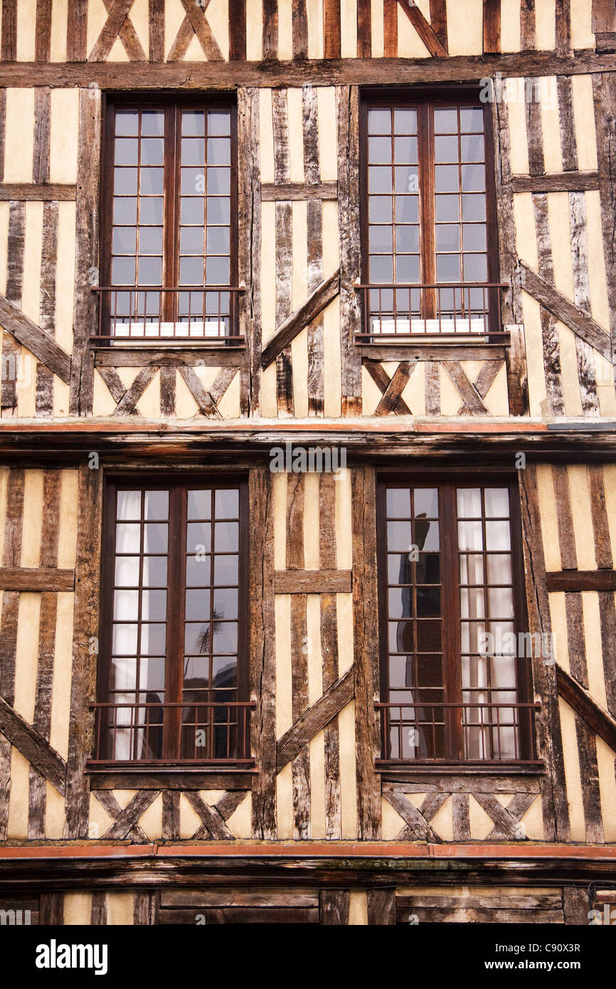 Antichi edifici architettonici di Troyes Francia Foto Stock