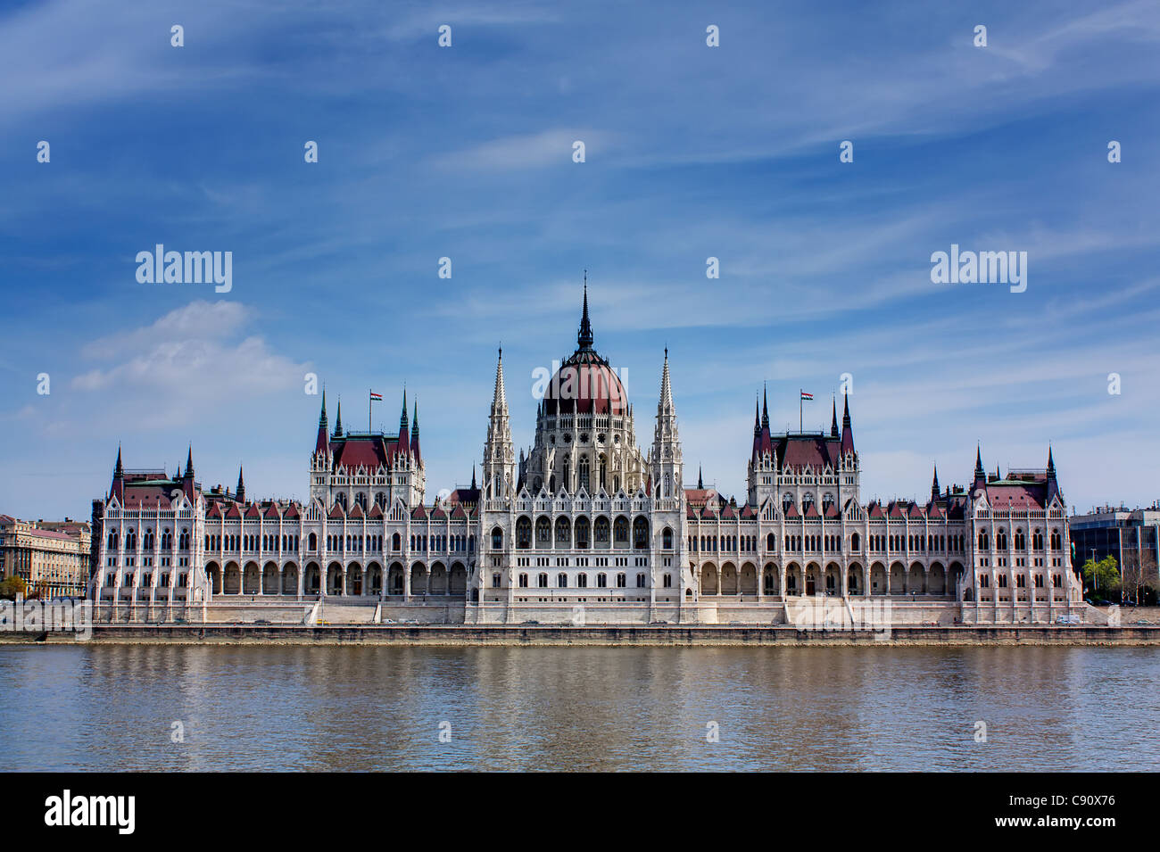 Parlamento ungherese edificio sulle rive del Danubio a Budapest Ungheria Foto Stock