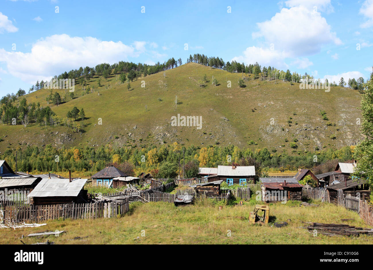 Ci sono dei laghi e piccoli villaggi in tutta la grande regione della Siberia sulla rotta della Trans Siberian Express treno rotta Foto Stock