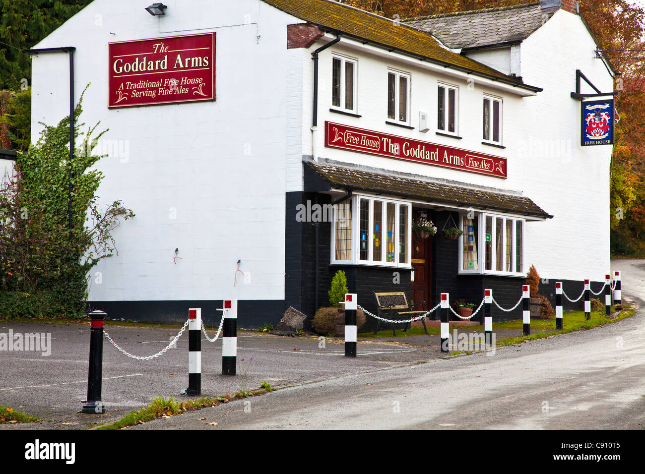 Il Goddard bracci, un tipico paese di lingua inglese village pub e libera in casa Pypard Clyffe, Wiltshire, Inghilterra, Regno Unito Foto Stock