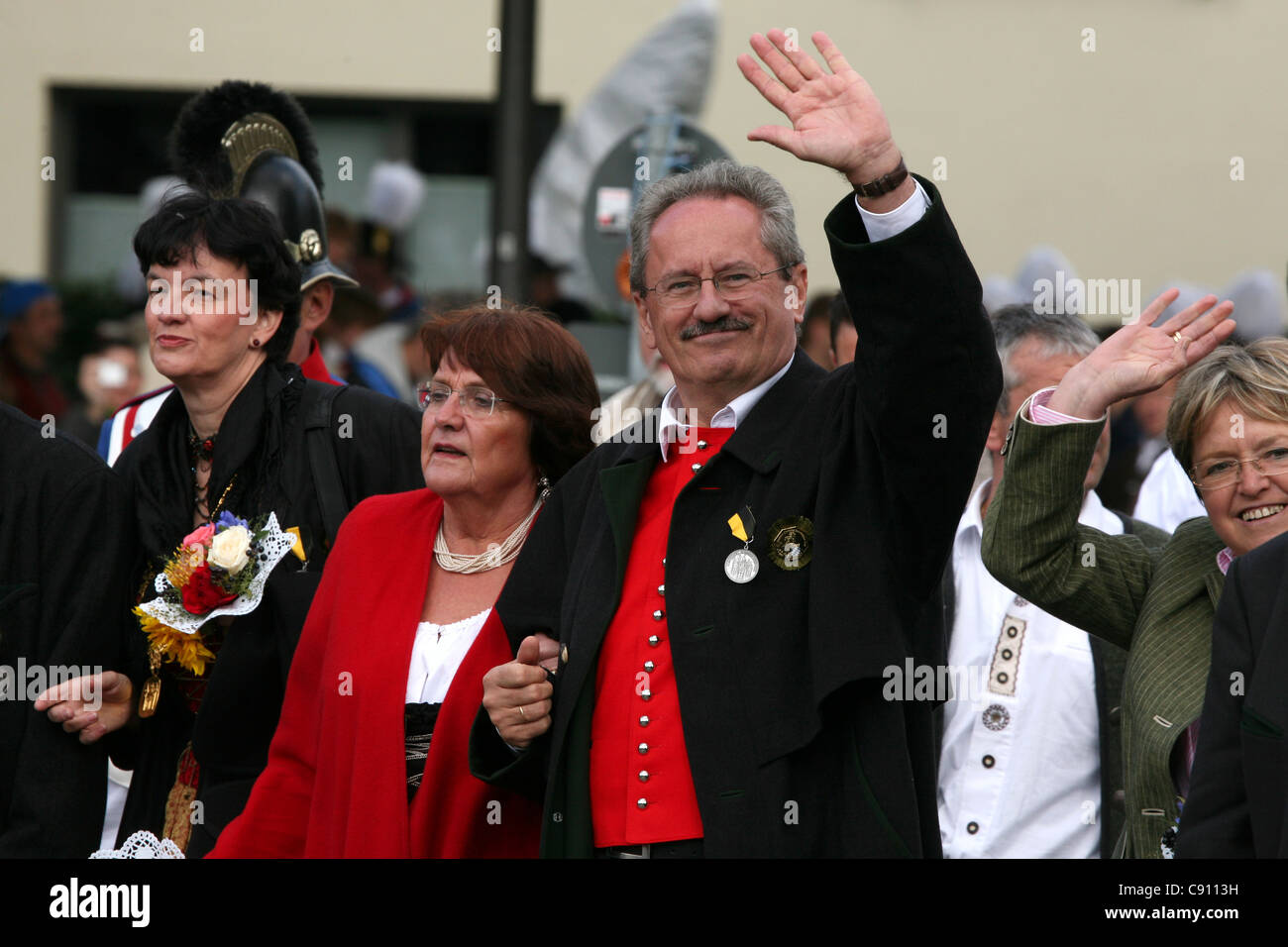 Il sindaco di Monaco Christian Ude e sua moglie Edith von Welser-Ude assistere alla cerimonia di apertura dell'Oktoberfest. Foto Stock