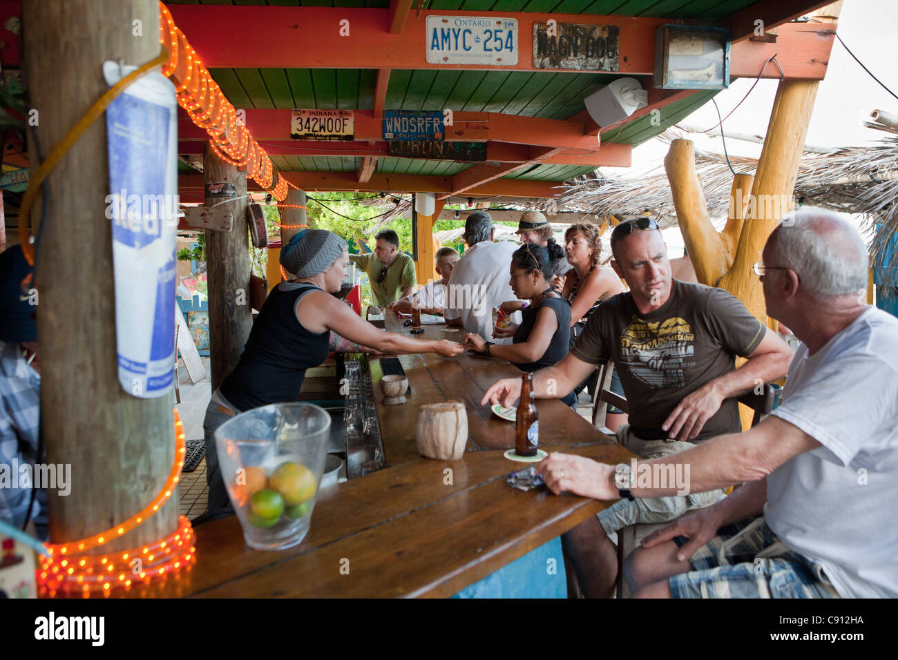 I Paesi Bassi, Bonaire Island, olandese dei Caraibi, Kralendijk, Surfbeach bar. Wind Surf a Lac Bay. Foto Stock