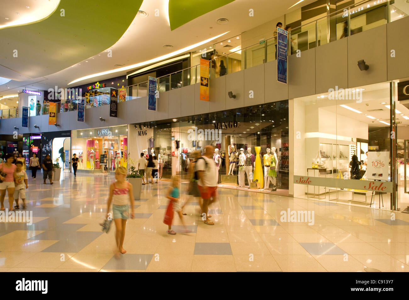 I Centri Commerciali per lo shopping: Vivo interni della città Foto Stock