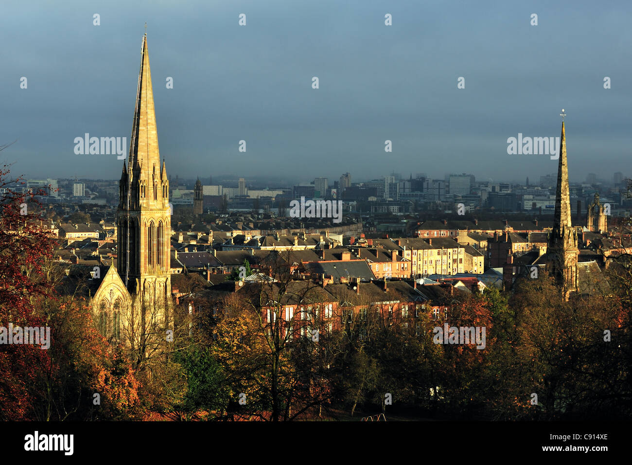 Una vista di Glasgow Queen's Park al mattino presto luce d'autunno. Foto Stock