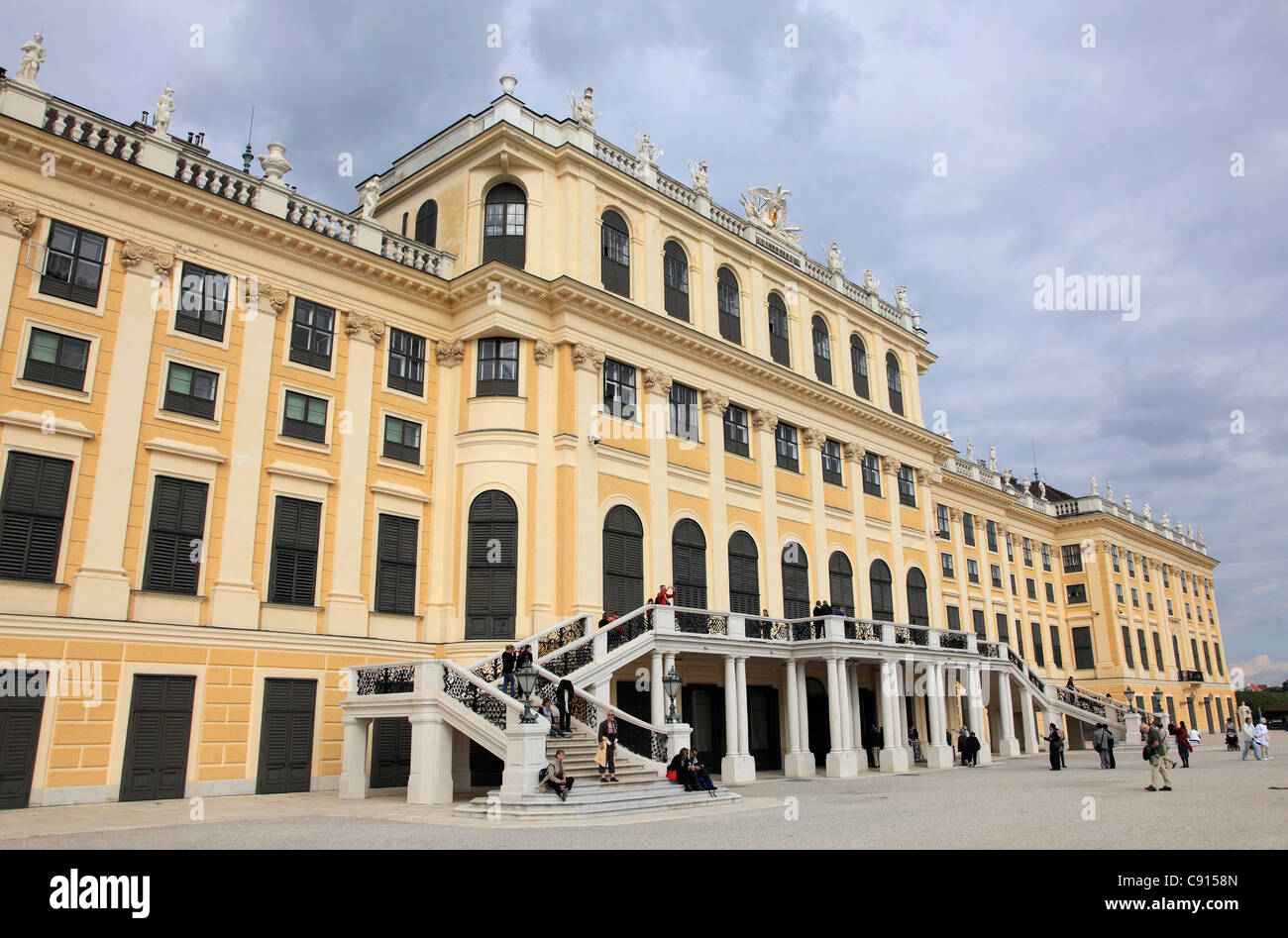 Il Palazzo di Schonbrunn è stato progettato per gli Asburgo famiglia reale e la maggior parte dell'edificio risalente al XVII secolo. Il Foto Stock