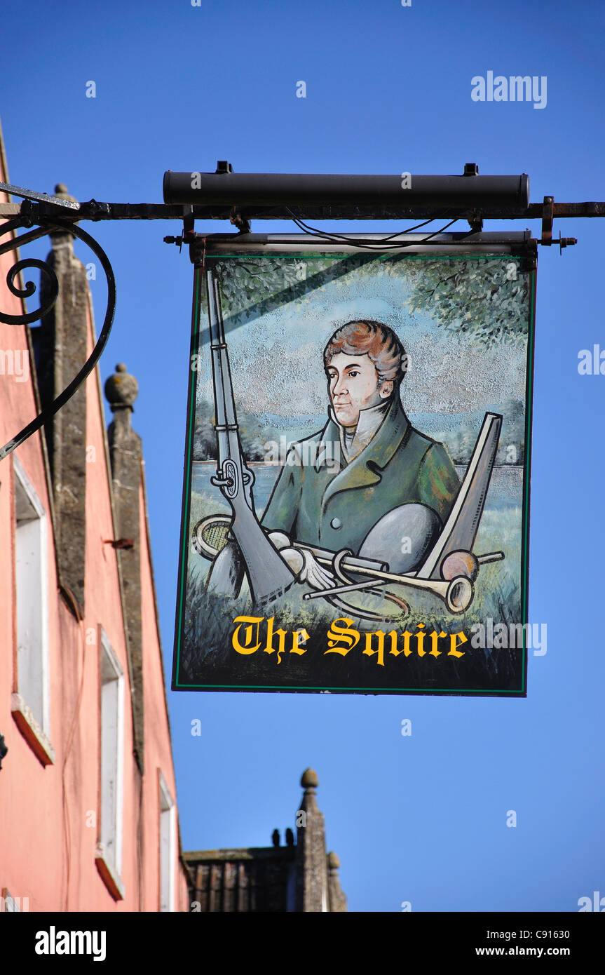 Lo Scudiero Inn segno, Broad Street, Chipping Sodbury, Gloucestershire, England, Regno Unito Foto Stock