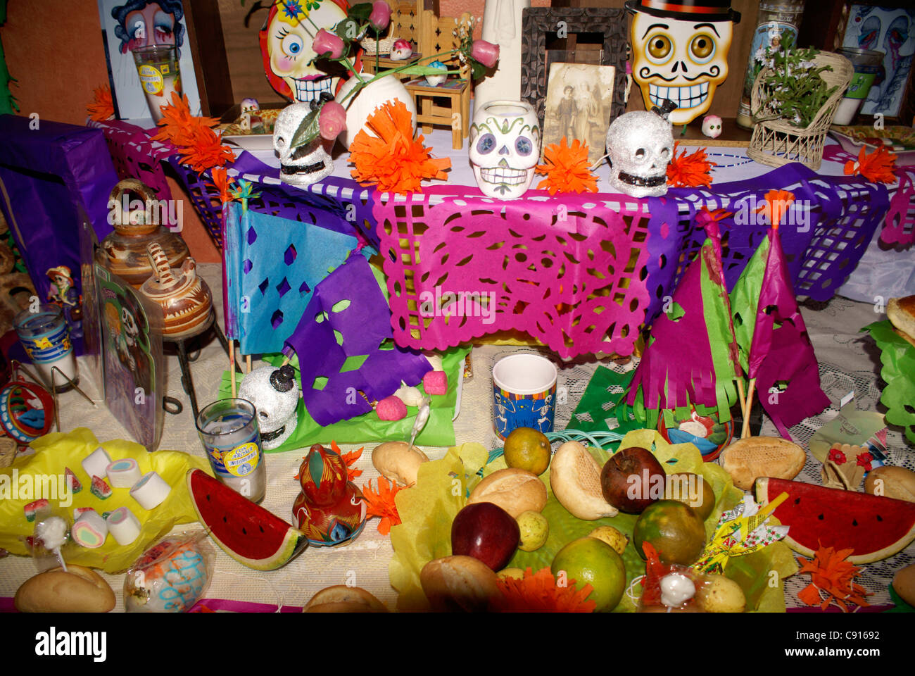 Decorate Mexican giorno dei morti o Dia de los Muertos altari, Mazatlan, Sinaloa, Messico Foto Stock