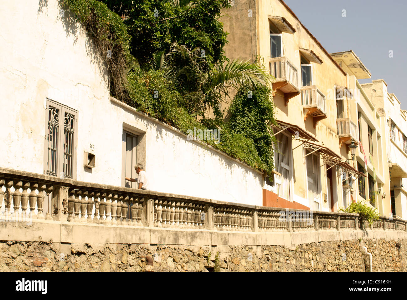 Ristrutturato del XIX secolo ospita su Angel Flores Street in Old Mazatlan, Sinaloa, Messico Foto Stock