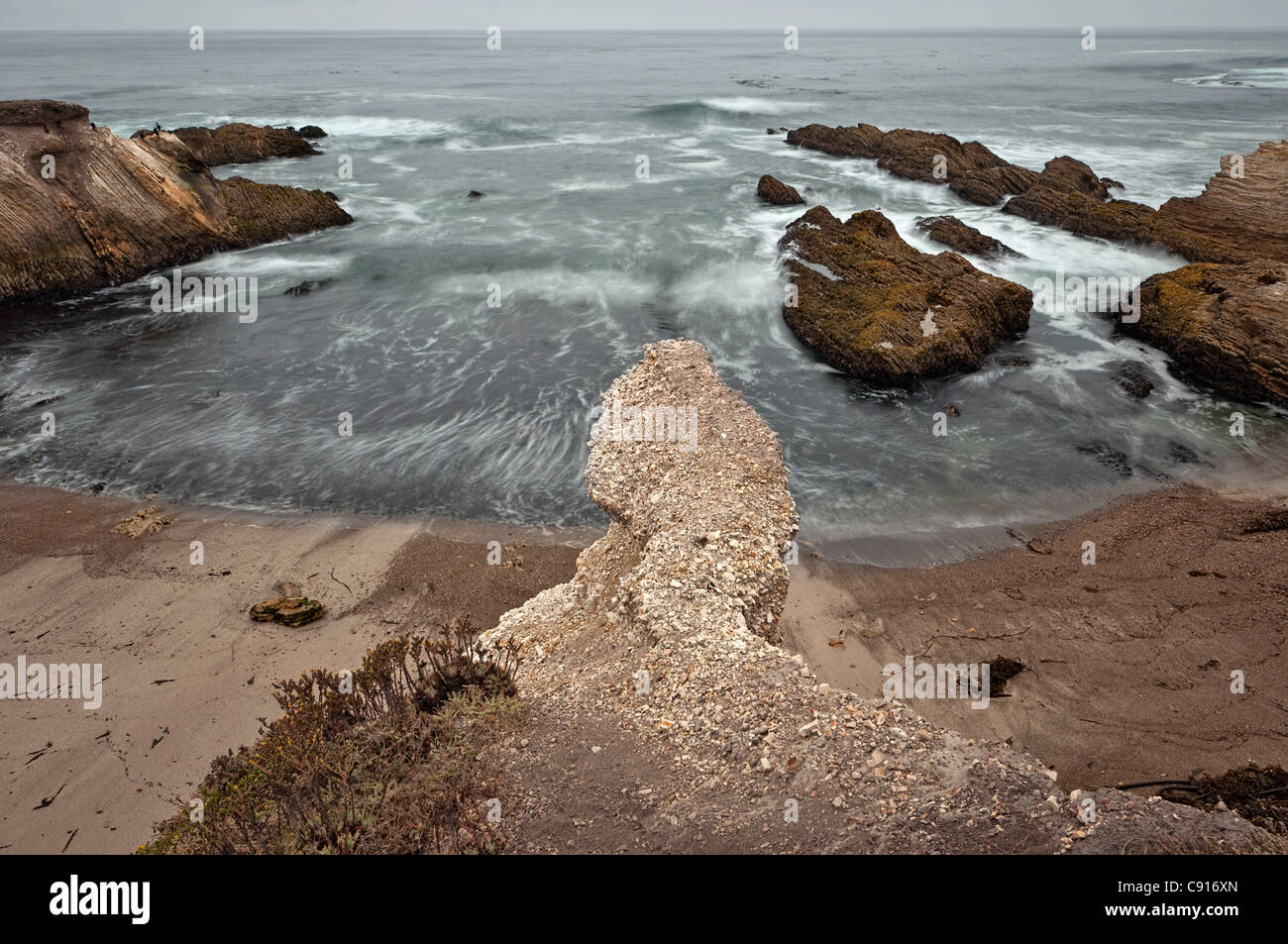 Le frastagliate rocce e dirupi del Montana de Oro parco dello Stato della California. Foto Stock