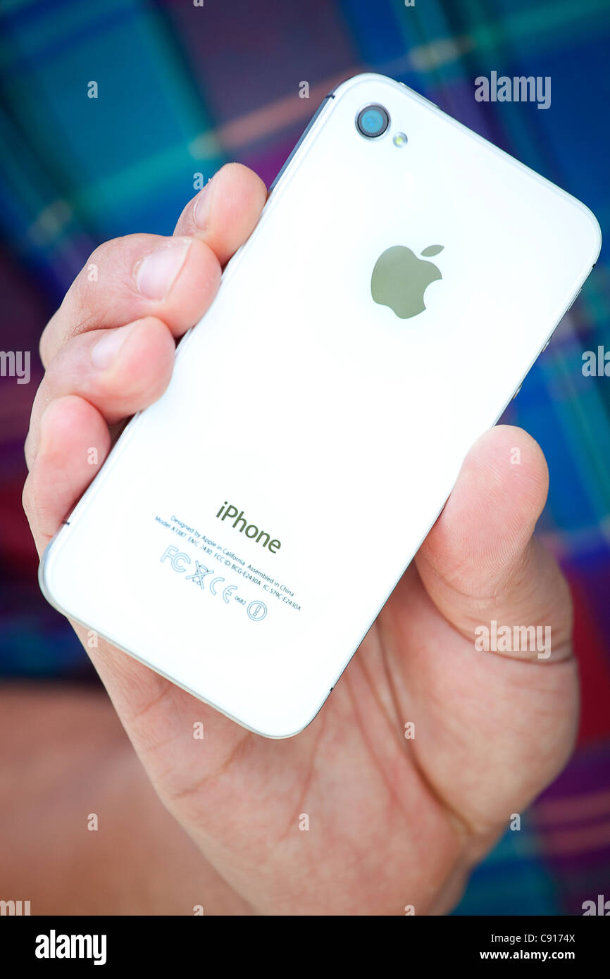 Il retro di un bianco Mac Apple iPhone 4S Foto Stock