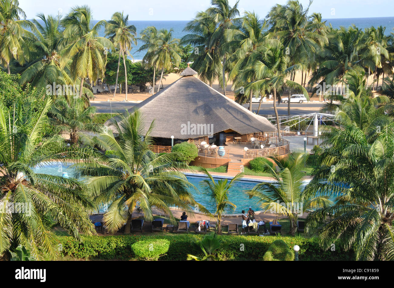 Questo albergo si trova sulla costa vicino a spiaggia di Lome. Foto Stock