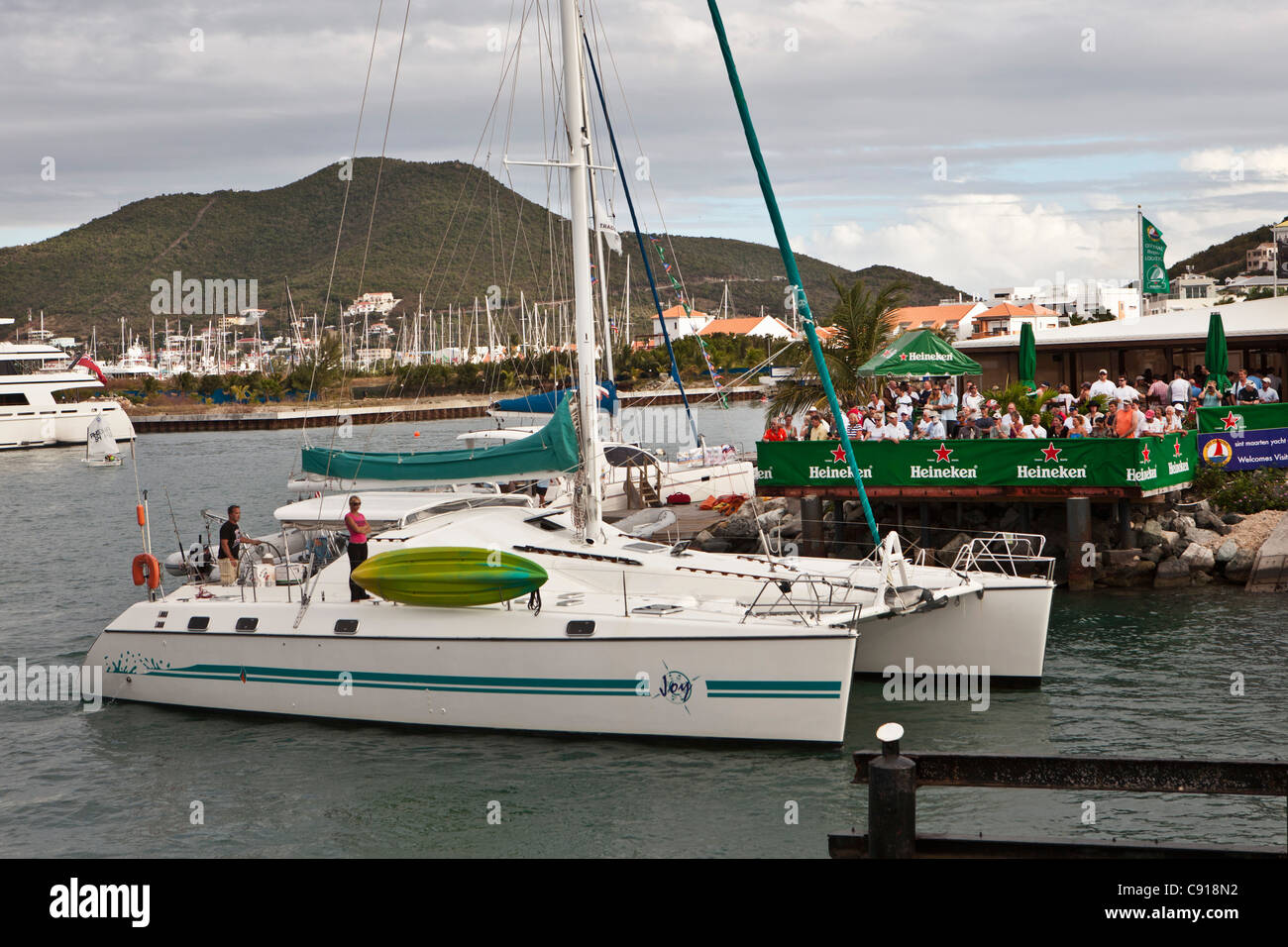 Isola dei Caraibi, indipendente dai Paesi Bassi a partire dal 2010. Simpson Bay e sulla laguna. Yacht durante la Heineken regata. Foto Stock