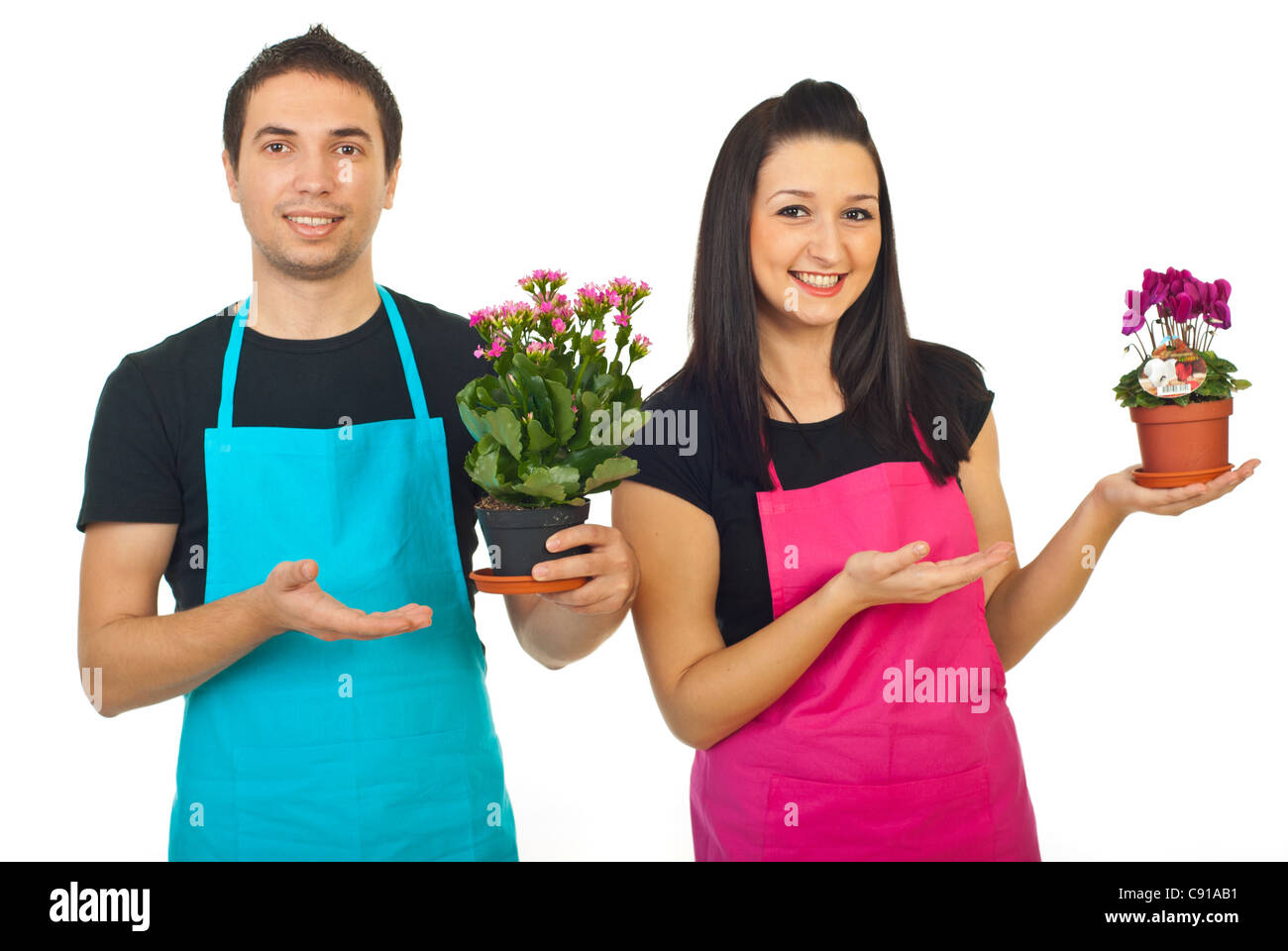Fioristi lavoratori azienda team di fiori in vaso e mostra con le loro mani isolati su sfondo bianco Foto Stock
