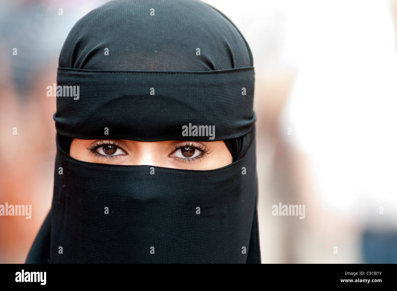 La donna musulmana che indossa un chador, Kuala Lumpur, Malesia, Asia Foto Stock