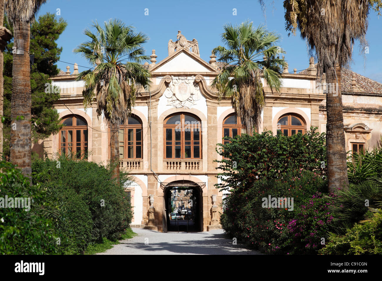 La Villa Palagonia è una settecentesca residenza di lusso e giardino di sculture nella città di Bagheria. Foto Stock