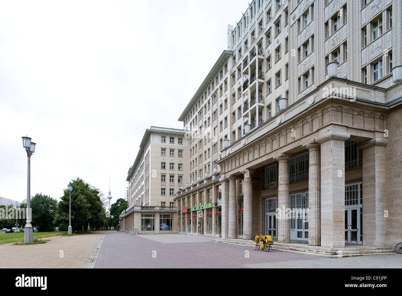 Edificio fassades in Karl Marx Allee, Berlino, Germania, Europa Foto Stock