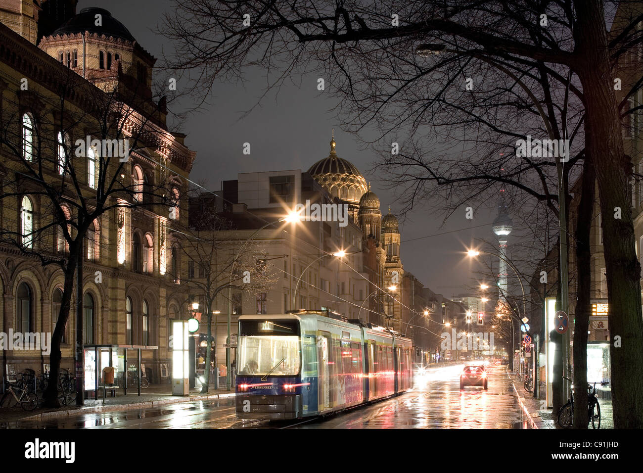 Oranienburger Strasse di notte, Berlino, Germania, Europa Foto Stock