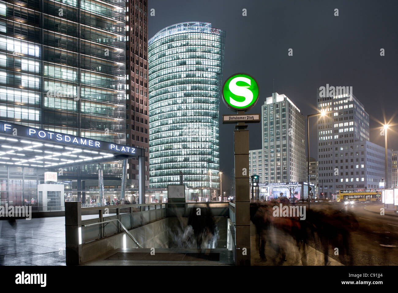 Potsdamer Platz da sinistra a destra Renzo Piano Tower Hans Kolhoff Tower Bahn Beisheim Tower Center e Torre Delbrueck Berlin-Mi Foto Stock