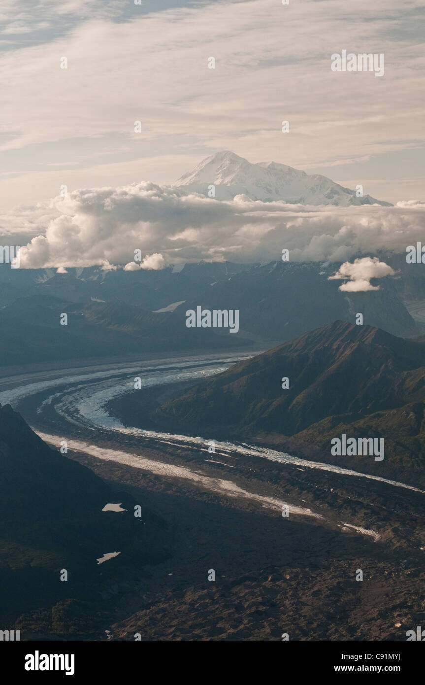 Panoramica aerea di Mt. McKinley e Ruth ghiacciaio nel Parco Nazionale di Denali e preservare in prima serata, Interior Alaska, estate Foto Stock