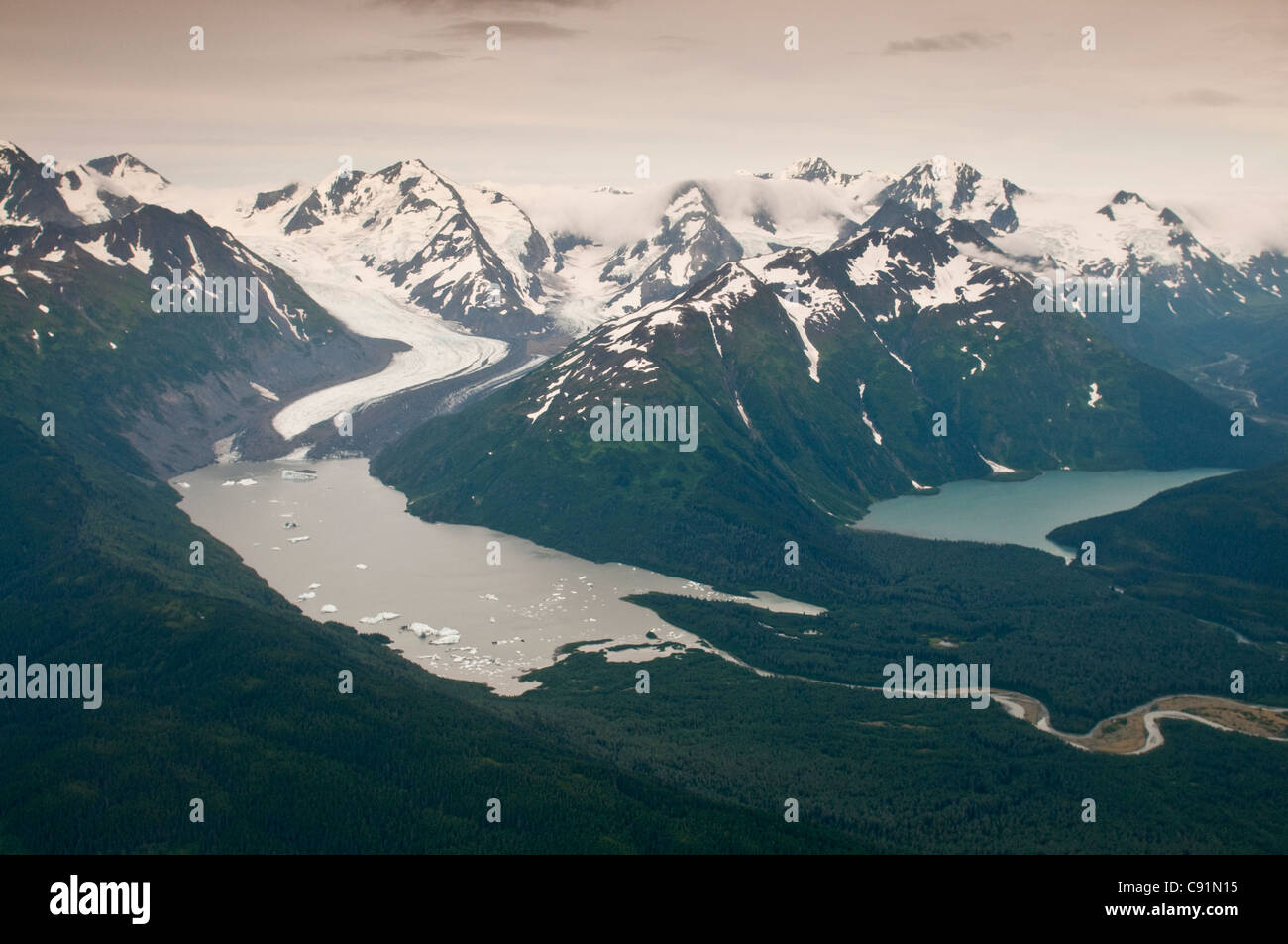 Vista aerea di venti miglia di Glacier e il lago, Chugach National Forest, centromeridionale Alaska, estate Foto Stock