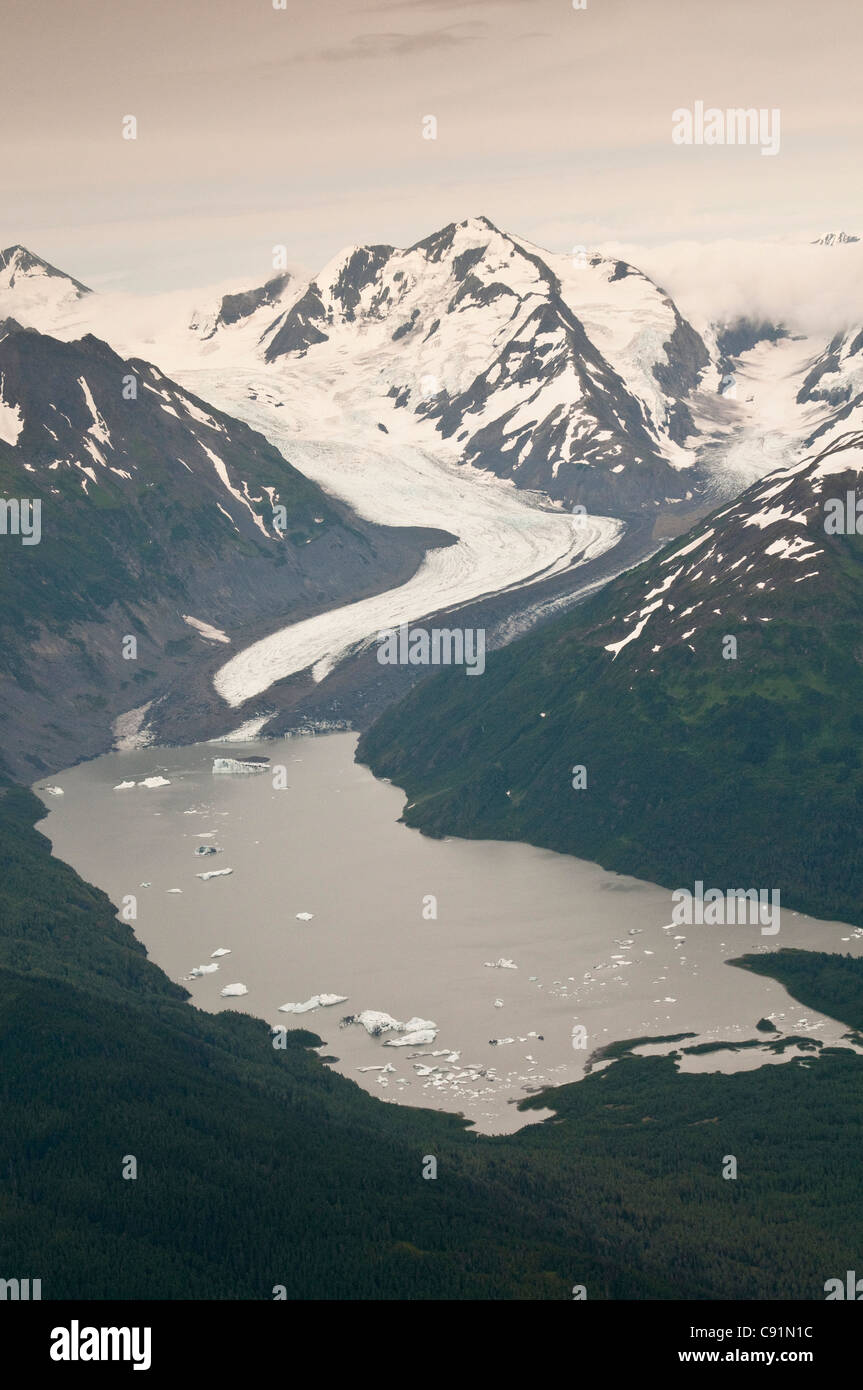 Vista aerea di venti miglia di Glacier e il lago, Chugach National Forest, centromeridionale Alaska, estate Foto Stock