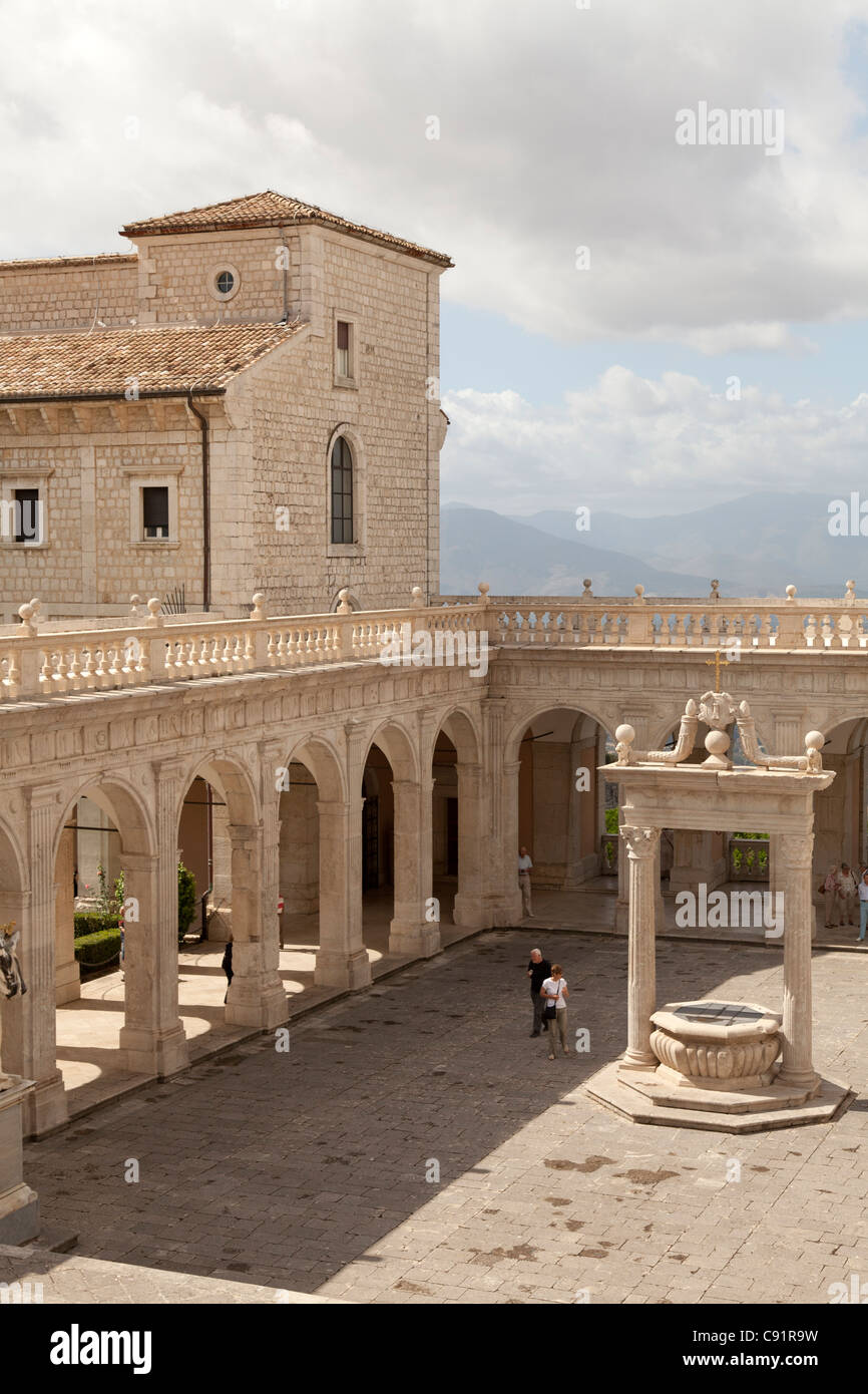 Chiostro del Bramante a Monte Cassino Abbey Foto Stock