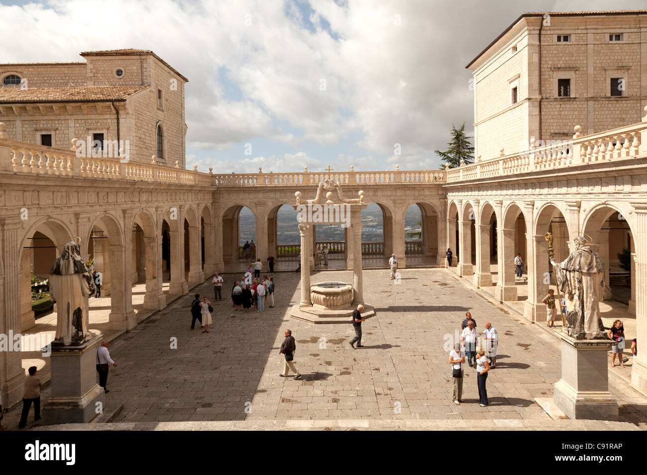 Chiostro del Bramante a Monte Cassino Abbey Foto Stock