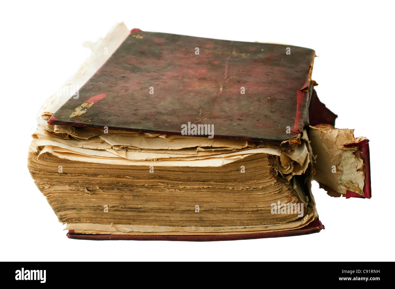Frammentato vecchio libro usurate con coperchio rosso. White isolato Foto Stock