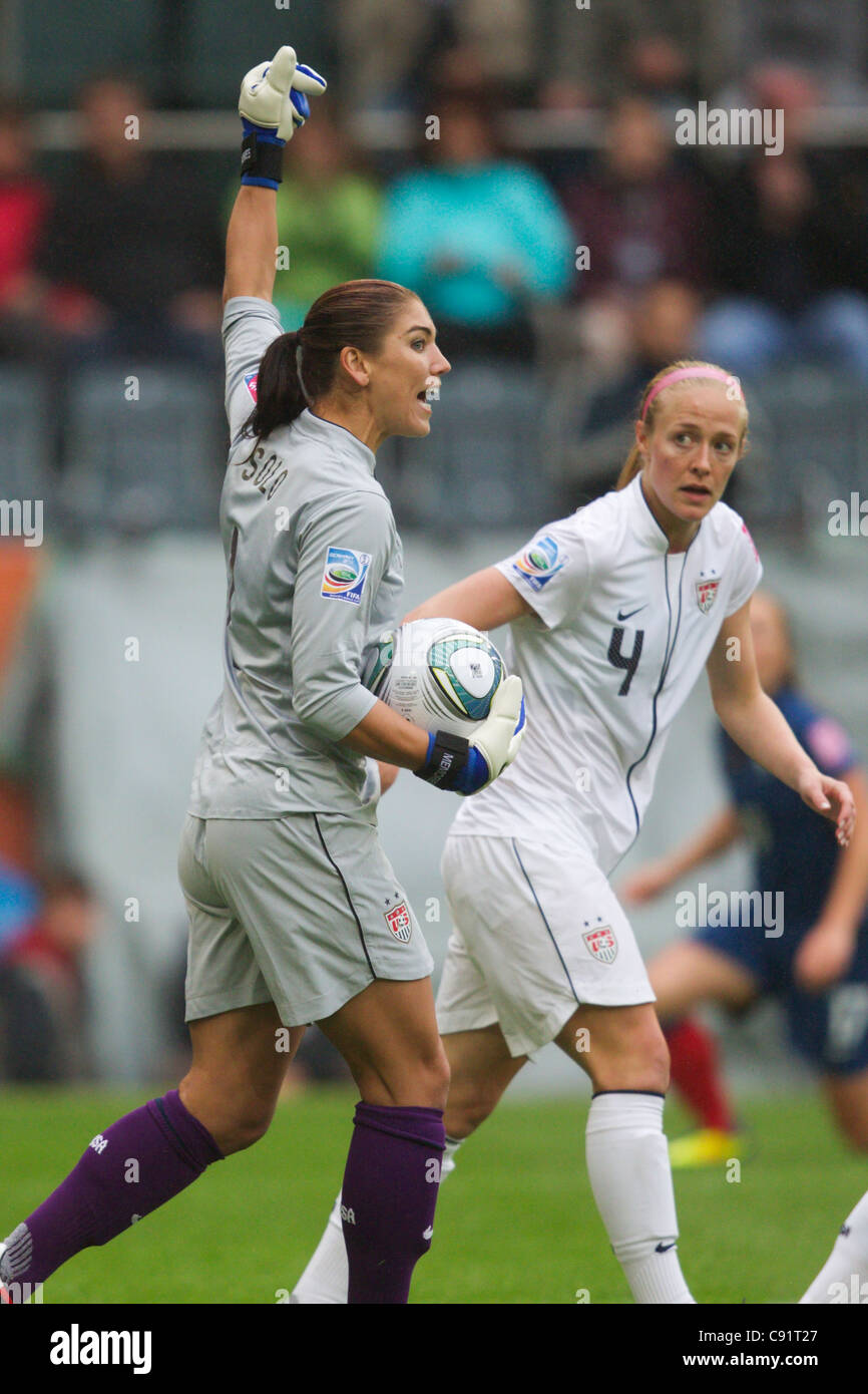 Stati Uniti il portiere speranza solo in azione durante il 2011 FIFA Coppa del Mondo Donne semifinale partita di calcio contro la Francia. Foto Stock