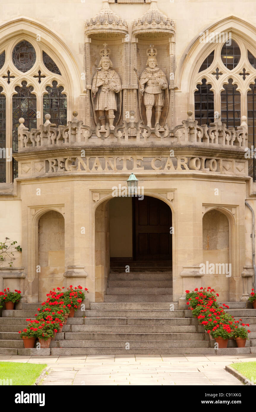 Il Portico in primo Quad-Oriel College Oxford è un raffinato esempio architettonico costruito nell'artigiano stile manieristico durante il XVII Foto Stock