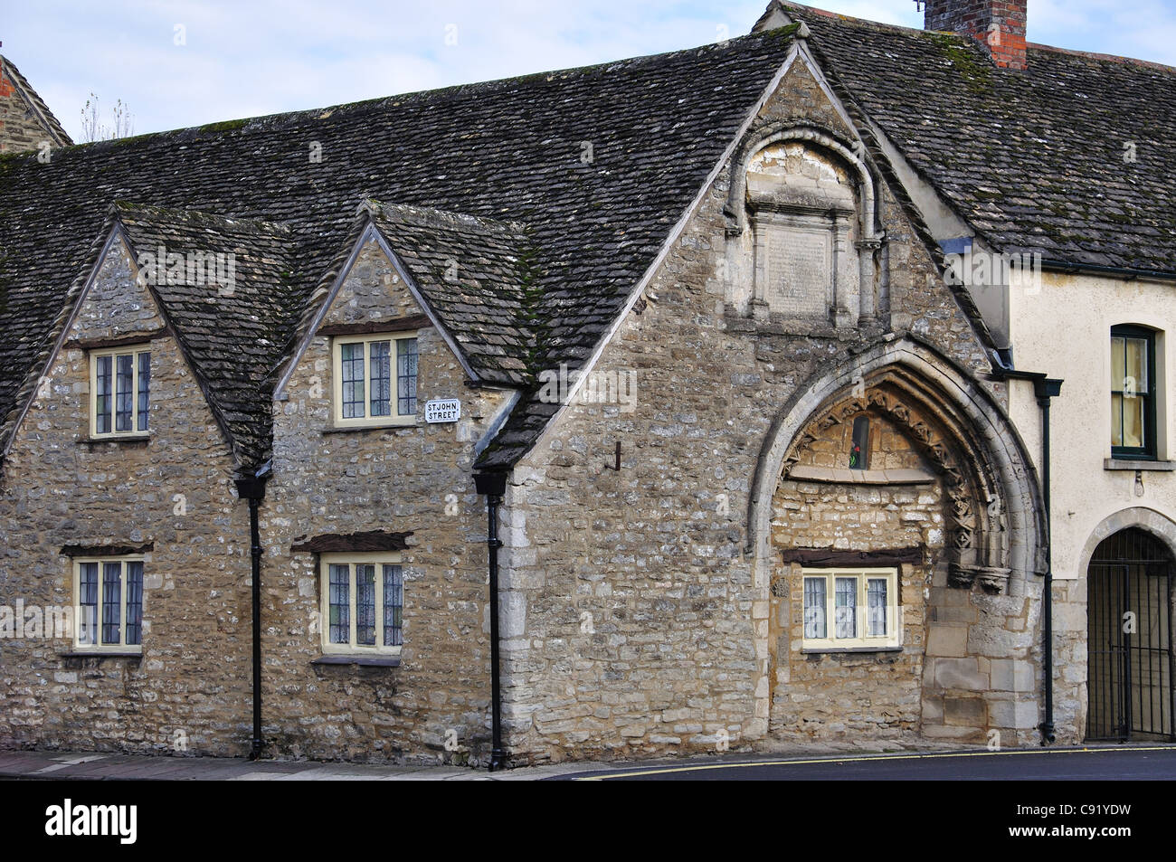 St John's gli ospizi di carità, High Street, Malmesbury, Wiltshire, Inghilterra, Regno Unito Foto Stock