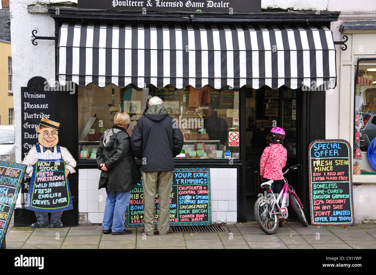 Famiglia tradizionale macellerie, Market Cross, Malmesbury, Wiltshire, Inghilterra, Regno Unito Foto Stock