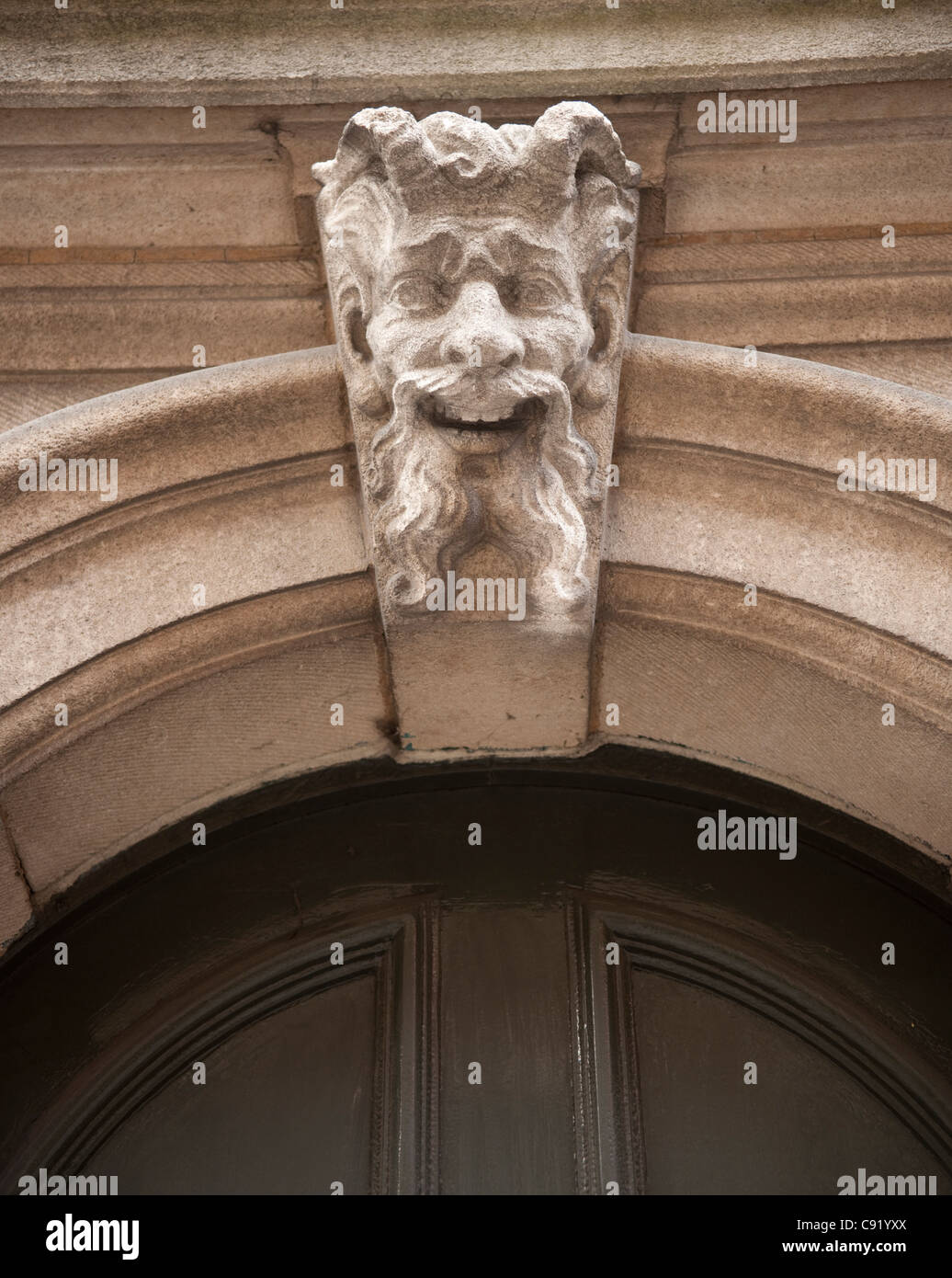 Molti di Bruges " edifici storici sono omaggi per i commercianti e le persone che li di proprietà. Storicamente una pietra effigie o Foto Stock