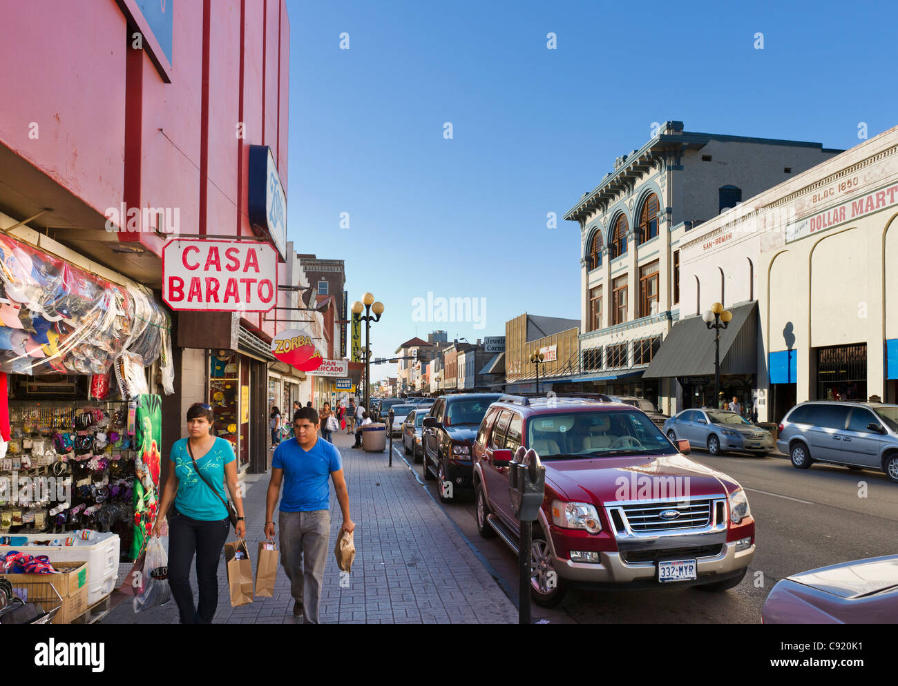 Negozi su Elizabeth Street, Brownsville, Texas, Stati Uniti d'America Foto Stock