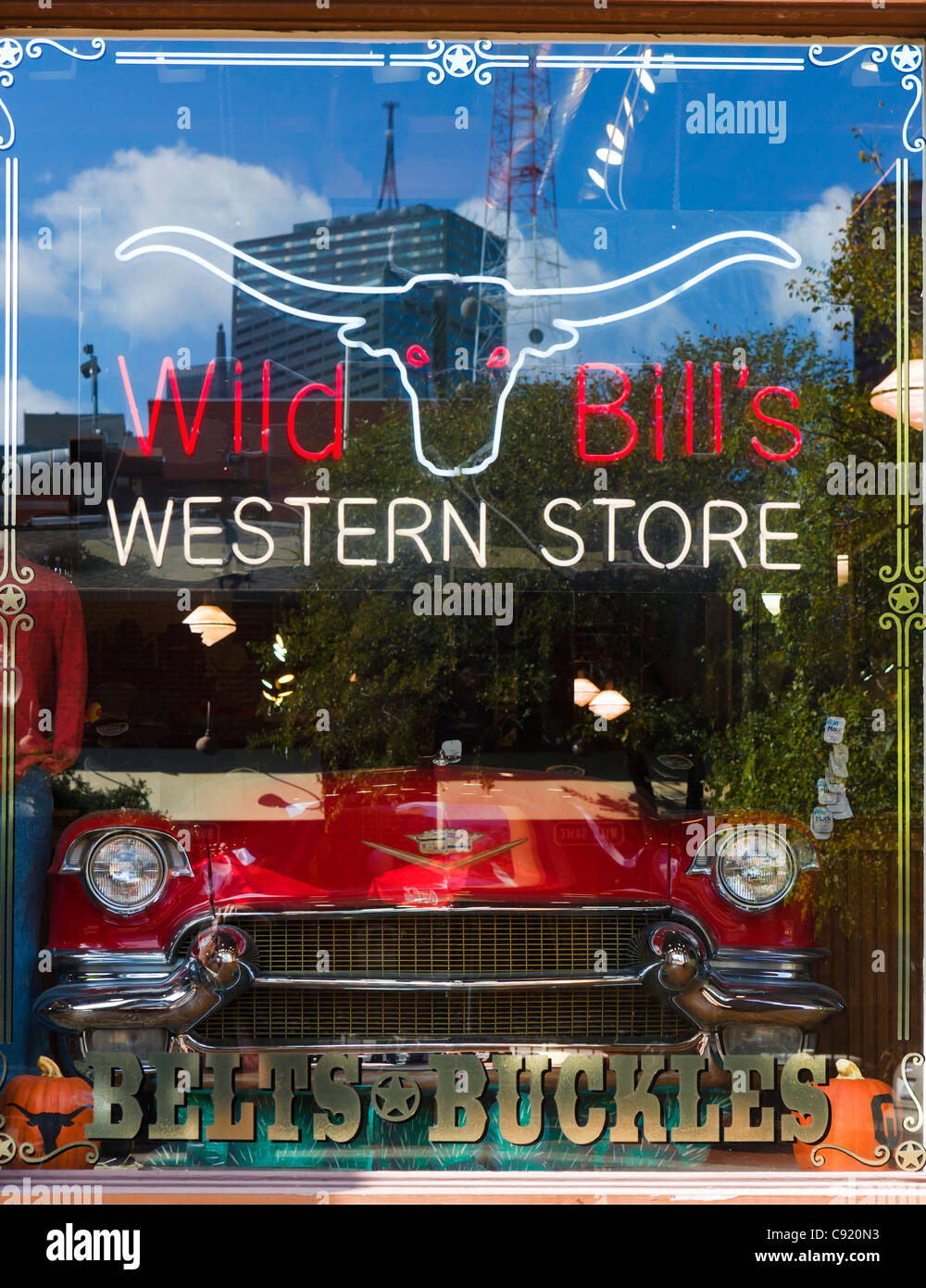 Finestra di 'Wild Bill's Western Store' su N Market Street nel West End Historic District, Dallas, Texas, Stati Uniti d'America Foto Stock