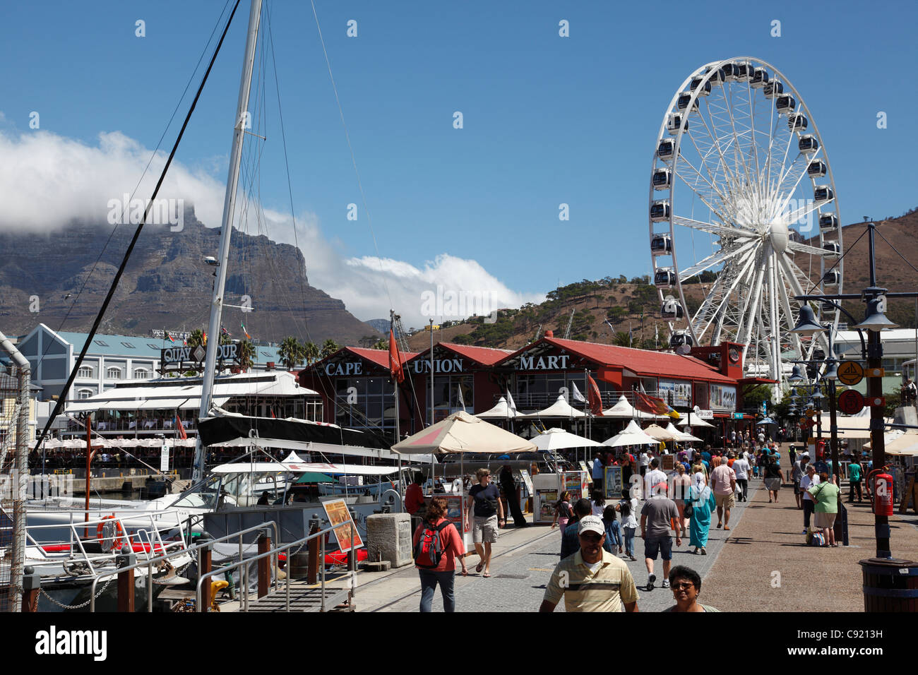 Il Victoria and Albert Waterfront è nel centro storico di Città del Capo del porto e si trova tra Robben Island e Foto Stock