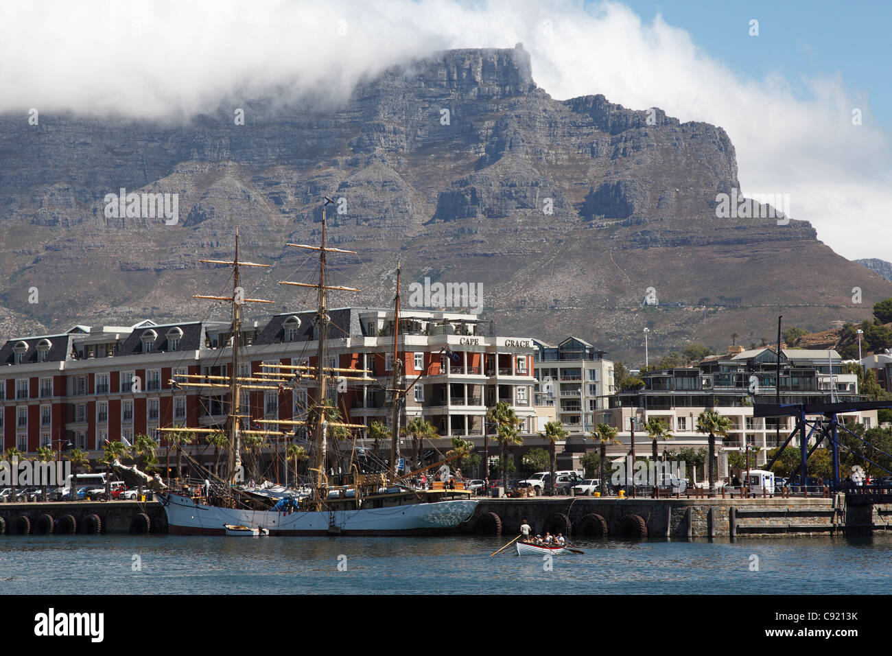 Il Victoria and Albert Waterfront è nel centro storico di Città del Capo del porto e si trova tra Robben Island e Foto Stock