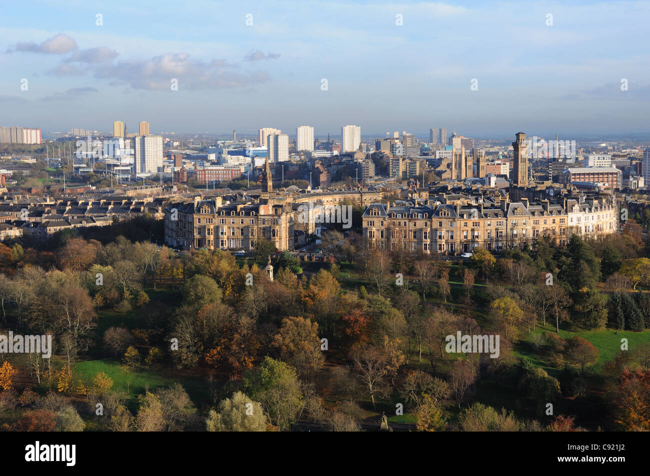 Vista su Kelvin Grove Park to Park Circus e oltre al centro della città di Glasgow, Scotland, Regno Unito Foto Stock