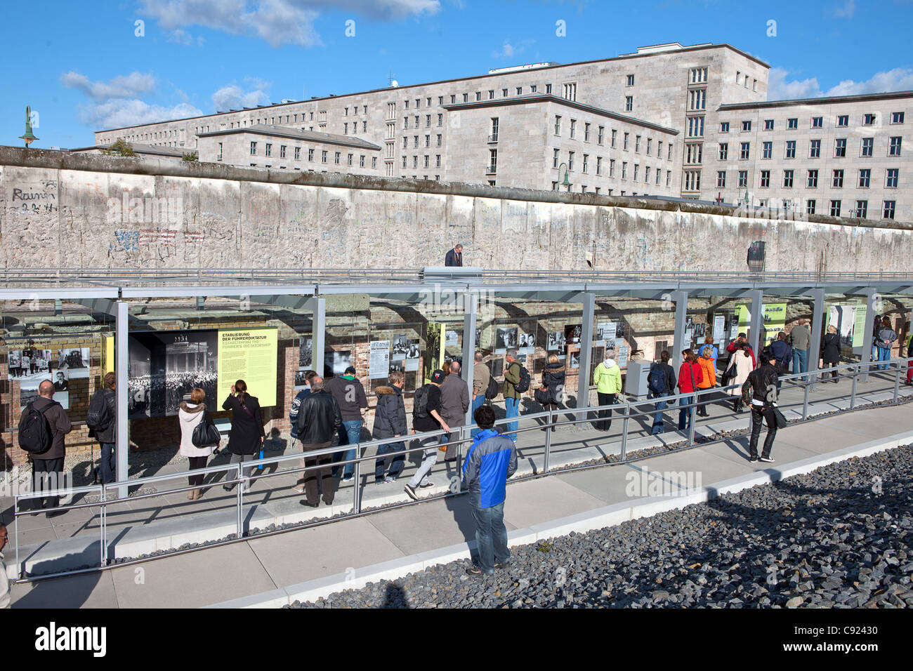 Nuovo muro di Berlino Mostra timeline vicino Topographie des terrori edificio, Berlino Germania Foto Stock