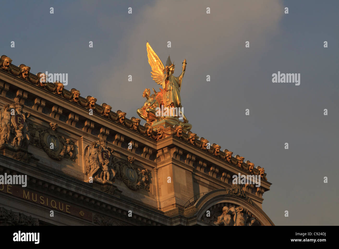 Opera Garnier di Parigi, Francia. Particolare della facciata sud Foto Stock
