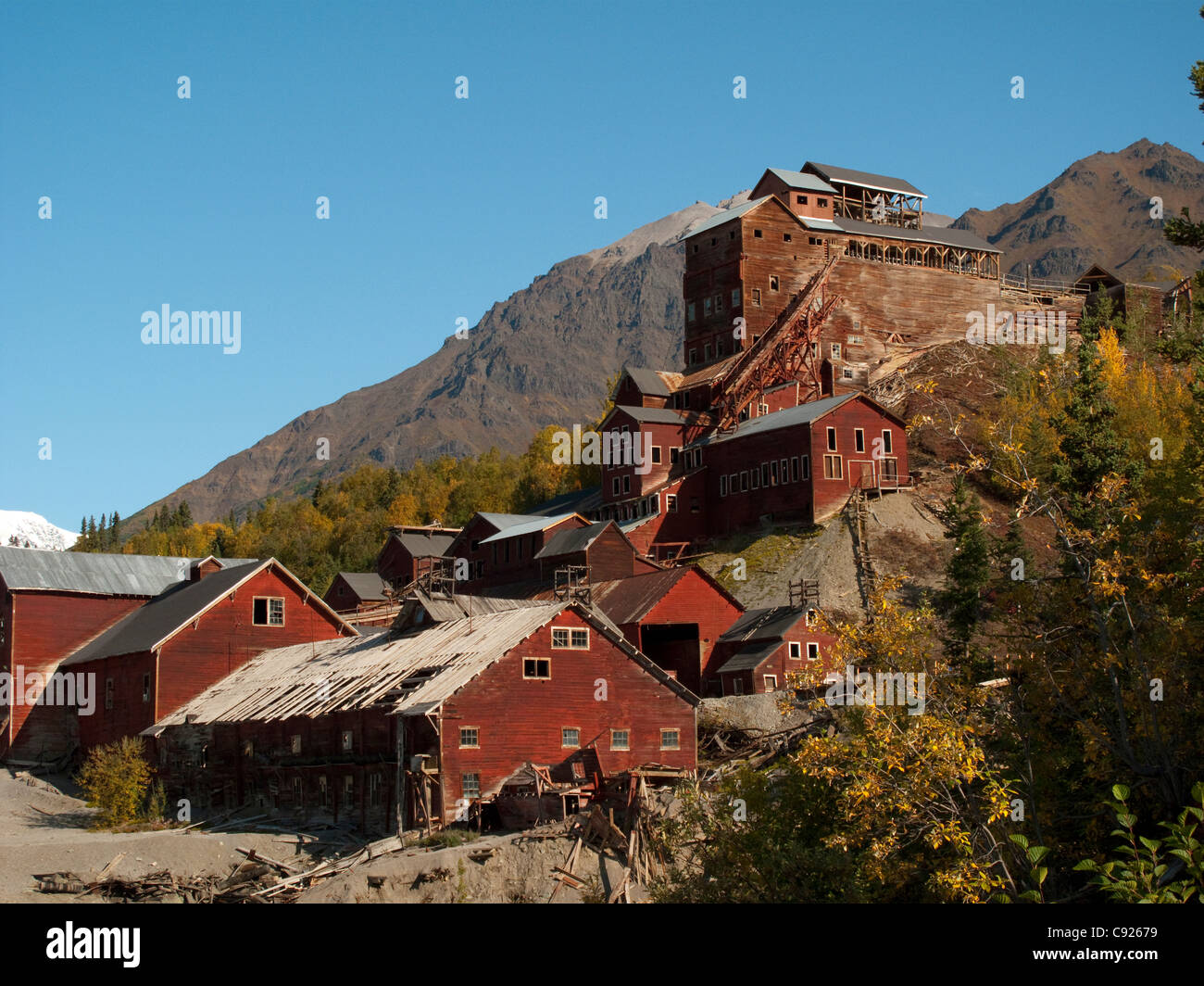 Vista dell'edificio mill, Kennecott Mines Pietra Miliare Storica Nazionale, Wrangell-St. Elias National Park & Preserve, Alaska Foto Stock