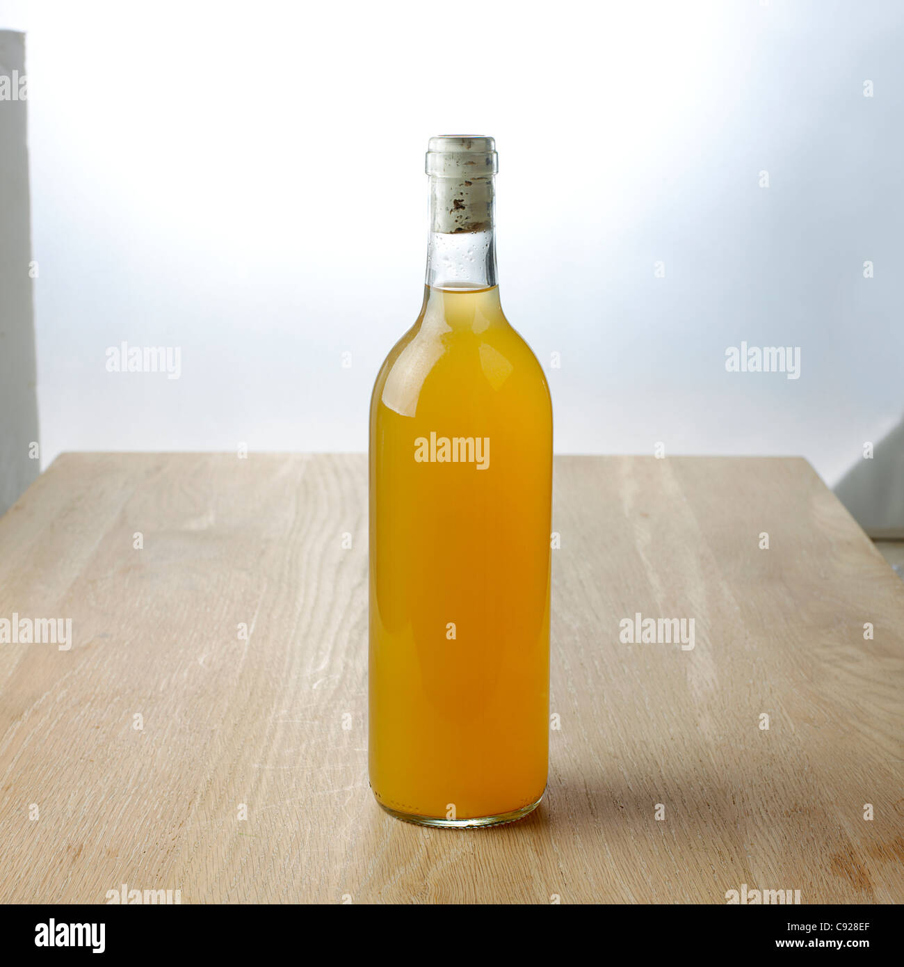 Una bottiglia di sidro Foto Stock