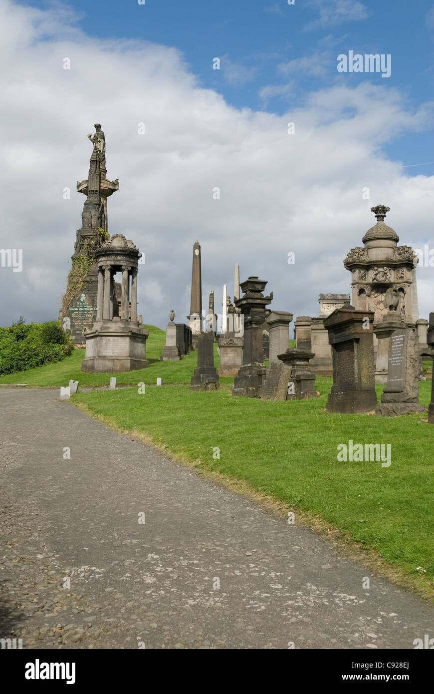 Necropoli di Glasgow. In fondo è il memoriale di Duncan Macfarlan che divenne d.d. e principale dell'Università di Foto Stock